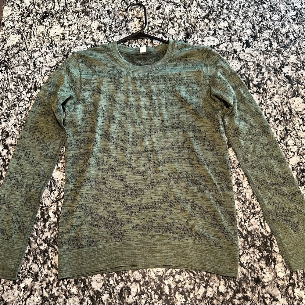 Lululemon size 2 long sleeve shirt